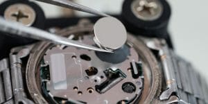 How to Test a Watch Battery with a Multimeter (Guide)