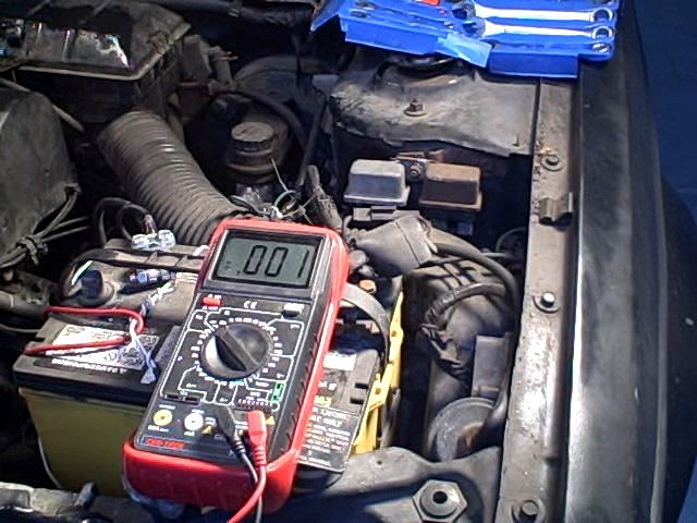 checking car wirings with multimeter
