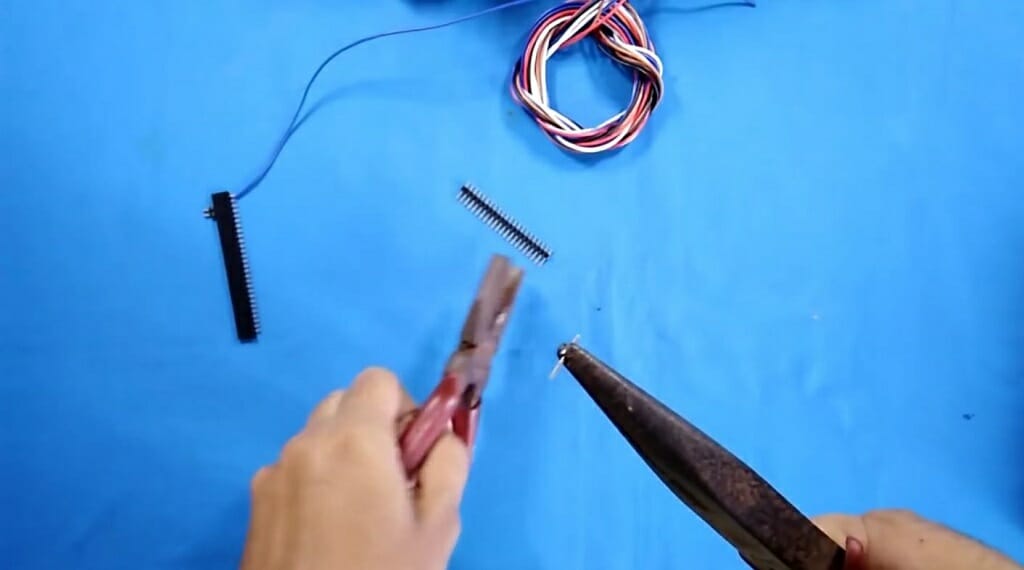 finding 20 or 40 male header pins on the breakaway header