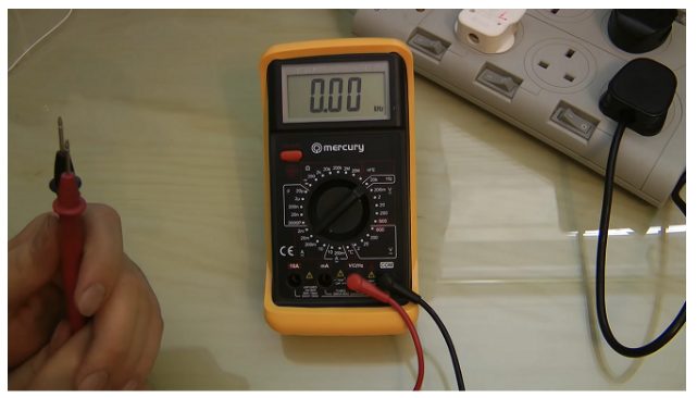 multimeter at 0.00 initial reading