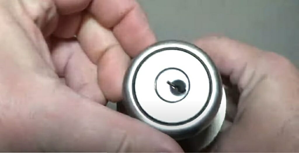 installing door knob