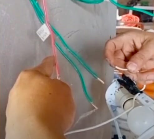 connect wires to light bulb