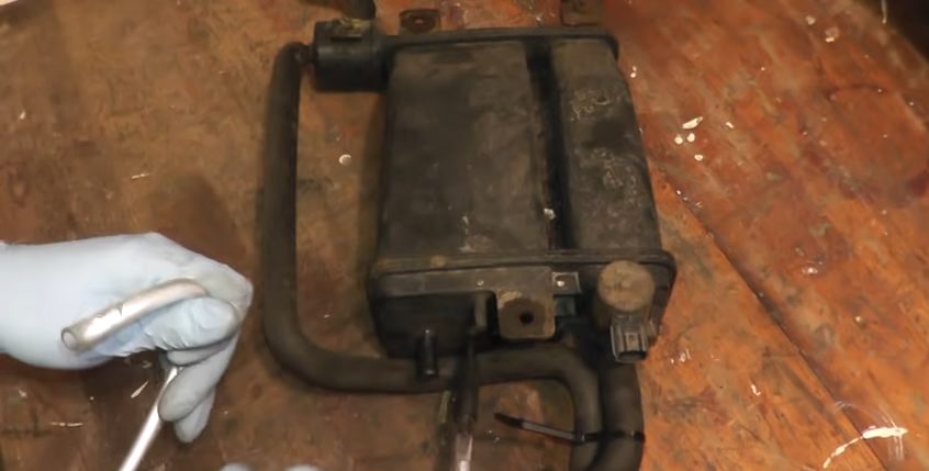 connecting a hand-held vacuum pump