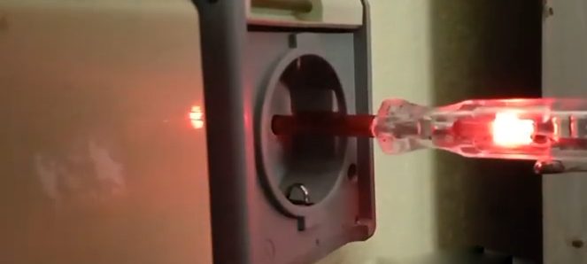neon lamp on the screwdriver