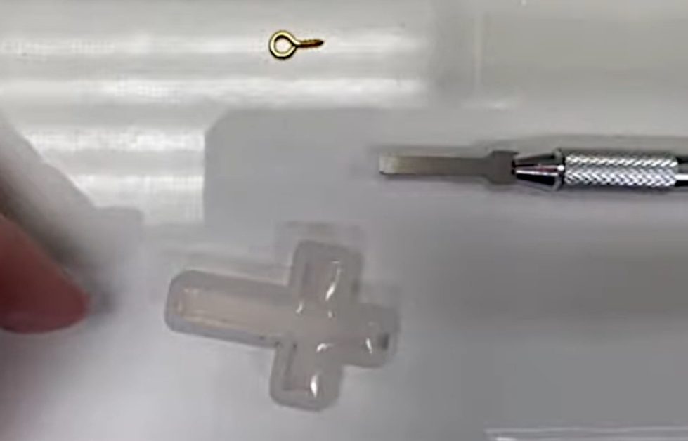 resin mould, eyelet screws and chiseling knife