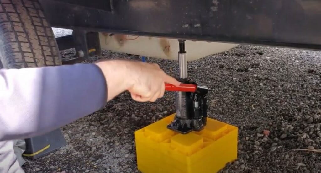 raising the trailer