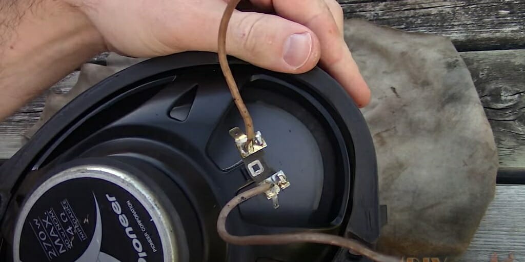 How to Test Positive and Negative Speaker Wires with Multimeter? (Guide)