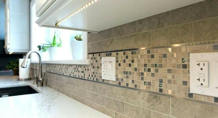220V power outlets above a kitchen counter