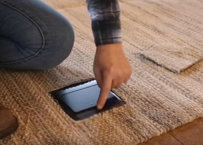 How to Open Floor Outlet Covers (8 Easy Steps)