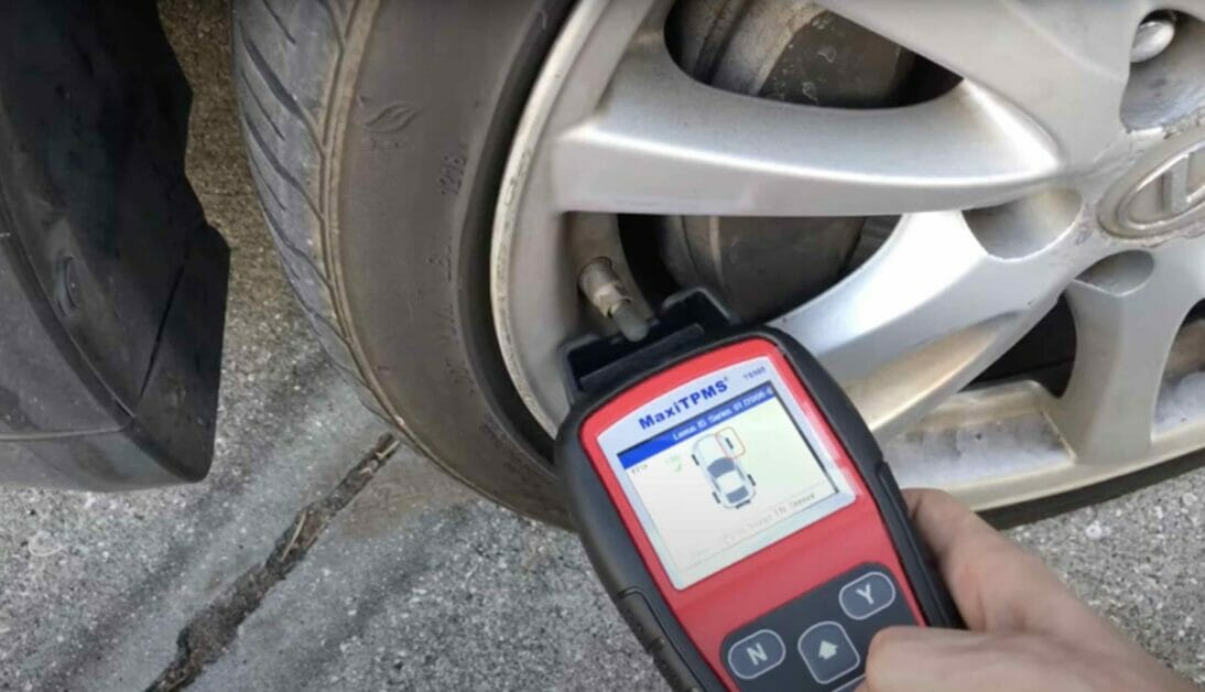 checking TMPS tire pressure sensor with MaxiTMPS device
