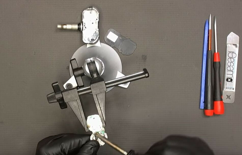 detaching the battery from the circuit board