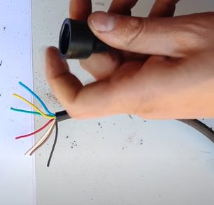 A person holding a wires