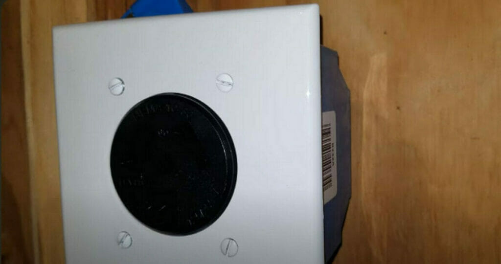 Cover plate of a dryer outlet
