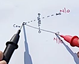 A pair of hands drawing a diagram on a piece of paper 