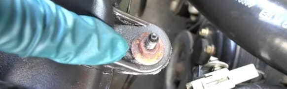 cleaning rusted screw
