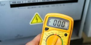 How to Measure DC Voltage with a Multimeter (Beginner’s Guide)