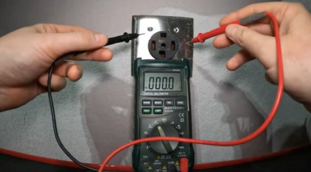 testing outlet using a multimeter