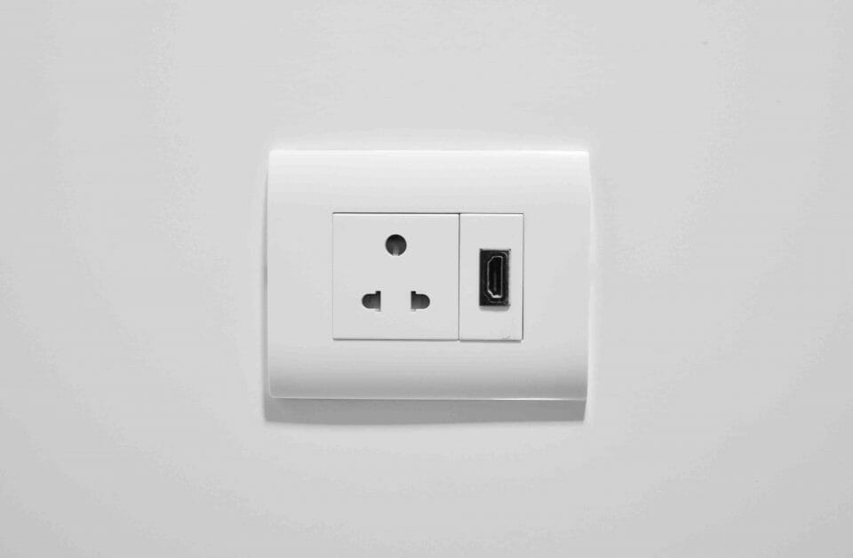 outlet with usb slot
