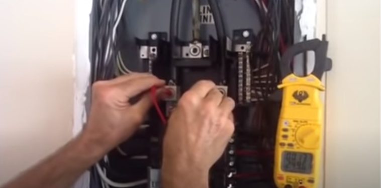 testing single phase panel socket with a multimeter