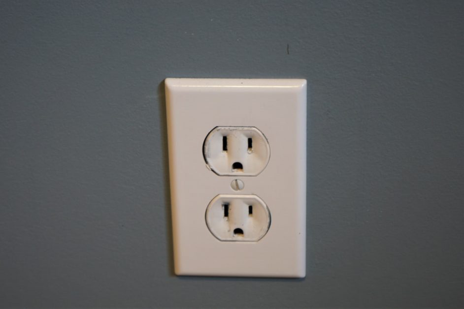 3-prong electrical outlet