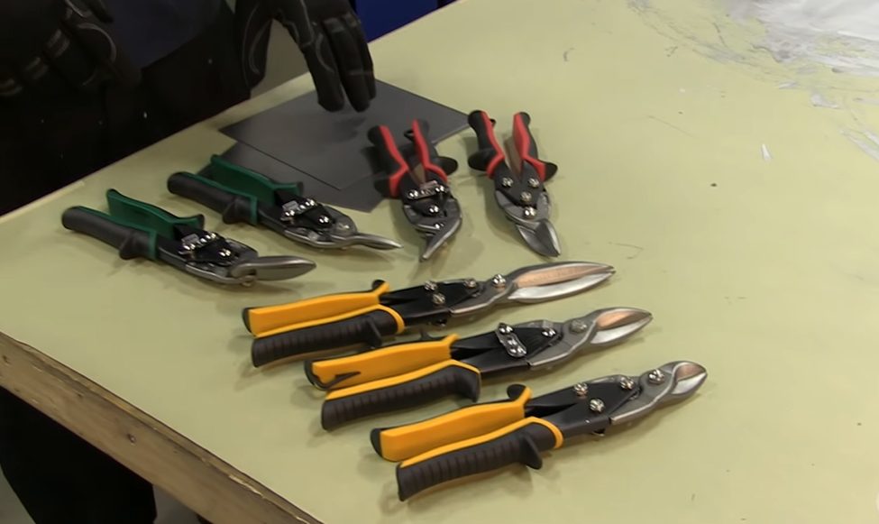 color green, red, and yellow tin snips