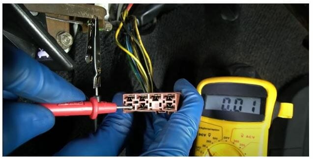 inspecting fuel power with multimeter