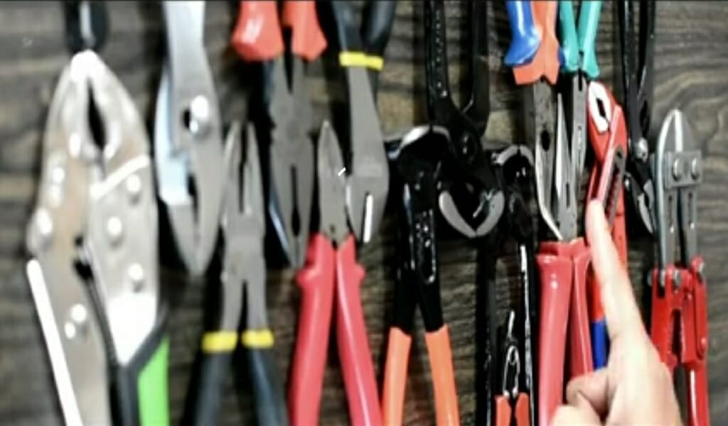 different types and sizes of wire cutters