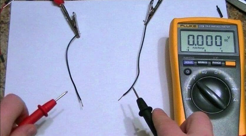 multimeter with 0 initial reading