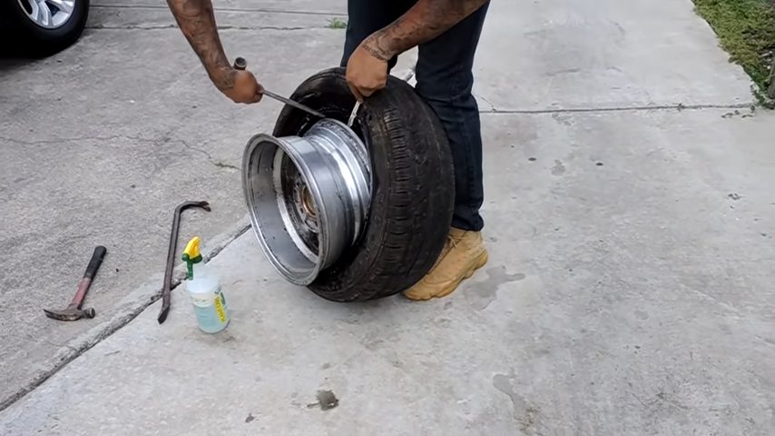 separate the flat tire from the damaged rim