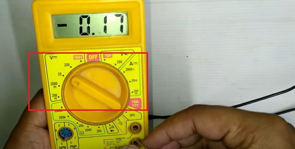 setting multimeter to voltage mode