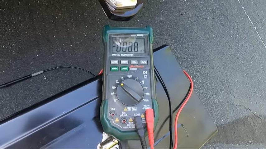 connecting multimeter probes