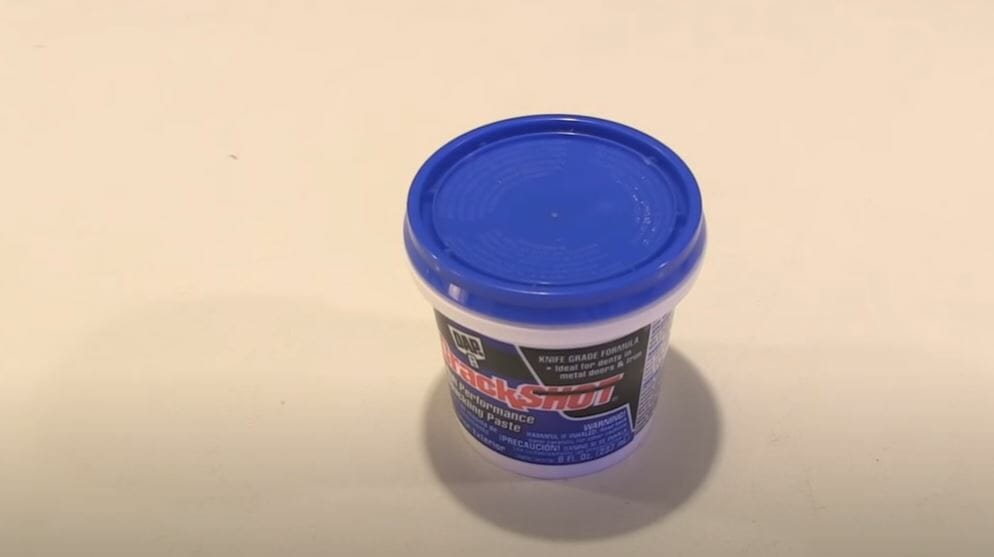 A container of spackling paste