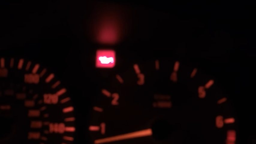 dashboard device indicates low oil pressure