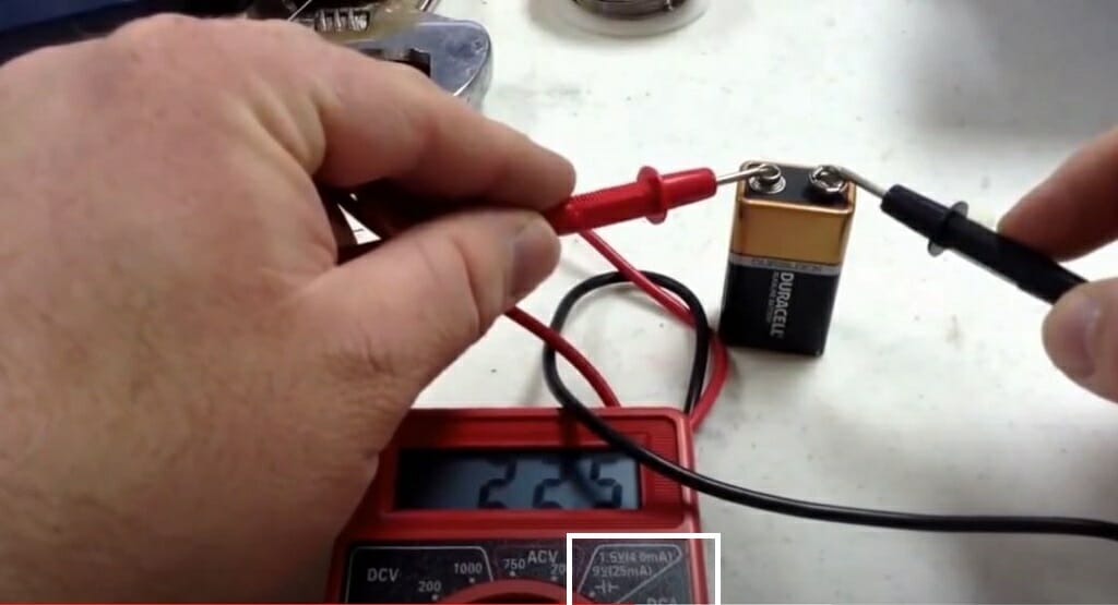 testing battery voltage using centech multimeter