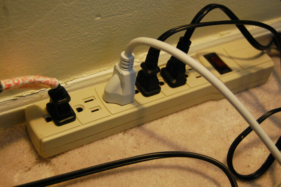 4 connected wires to a 5-prong outlet with switch on and off