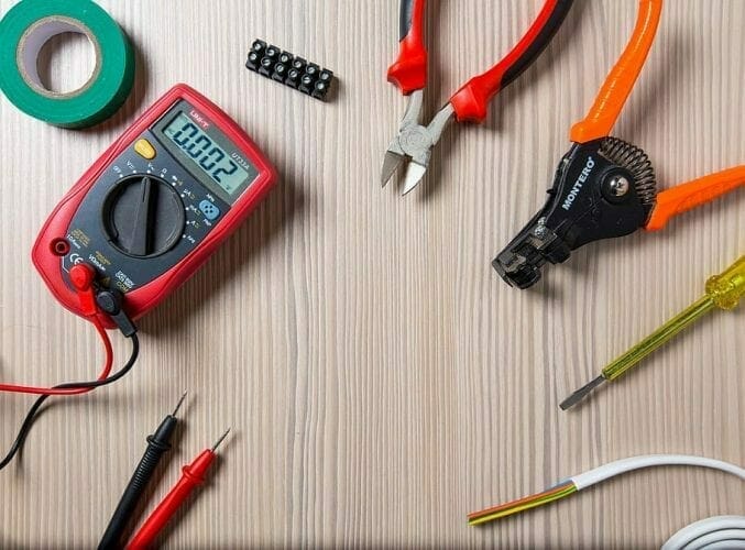 Ways to test a capacitor using a multimeter