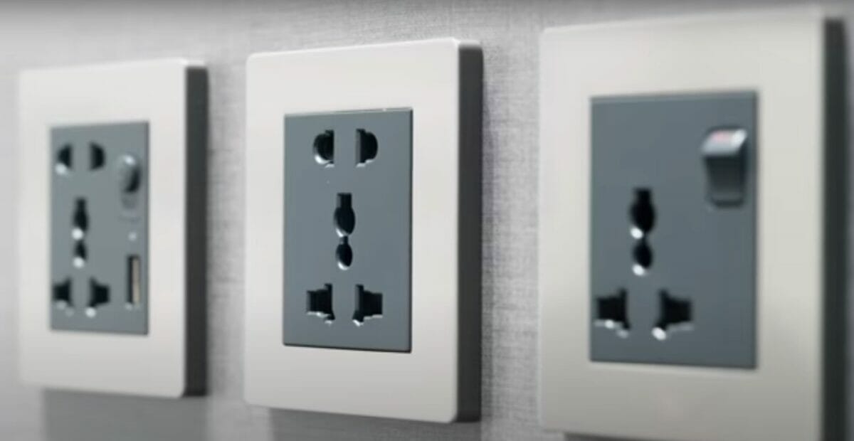 Does Canada Have The Same Outlets As The US   3 Outlets On Wall 