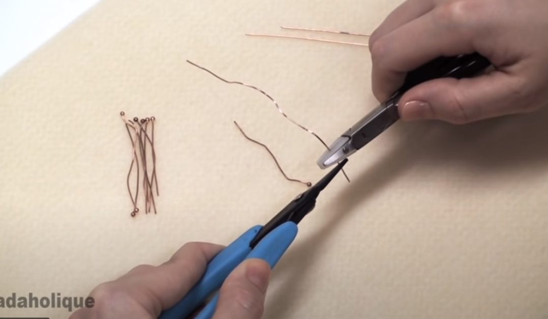 straightening wire using two pliers