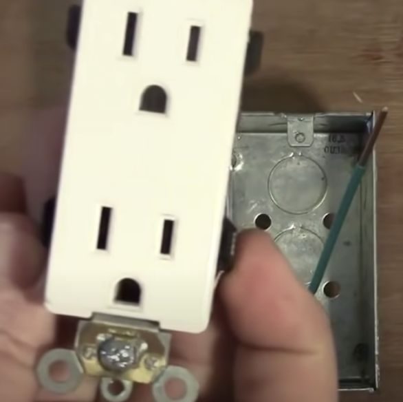 a self grounding outlet