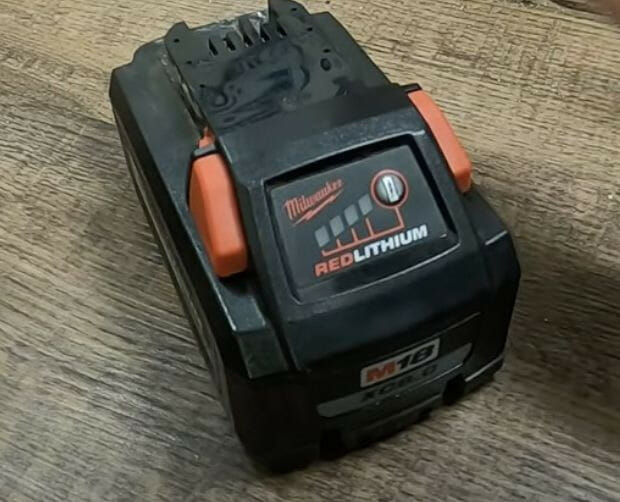 a Milwaukee battery’s buttons