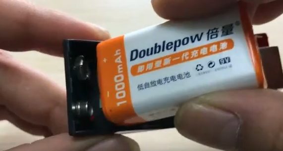 hands holding a doublepow 1000mah battery
