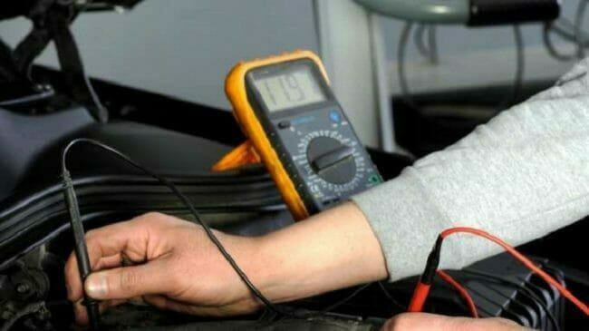 testing engine using black and red probe of multimeter