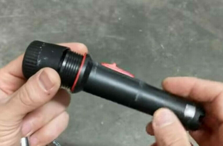 How to Put Batteries in a Flashlight (3 Methods)