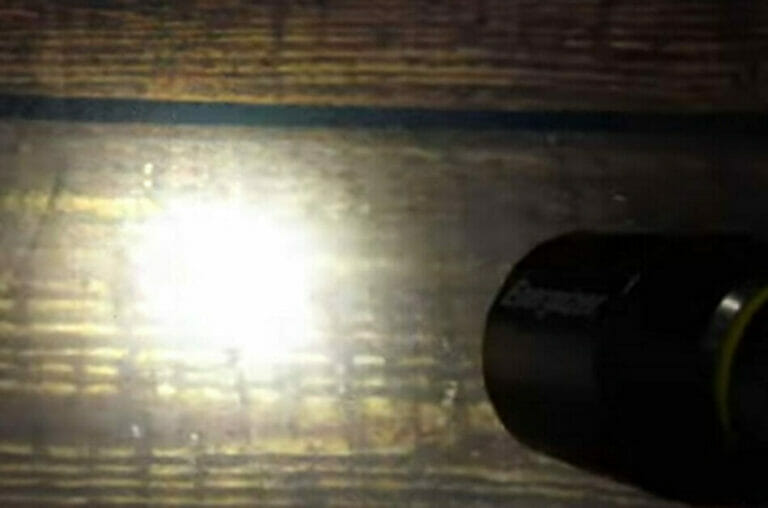 How to Put Batteries in a Flashlight (3 Methods)