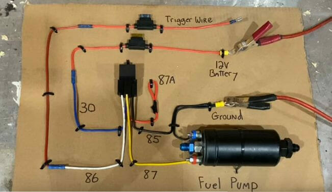 A wiring diagram demonstrating how to directly connect a fuel pump to a battery