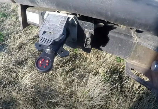 Testing the connection of a trailer plug