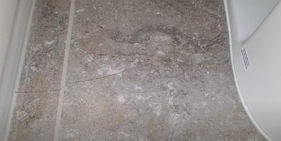 A crack tile