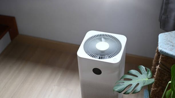 Xiaomi air purifier efficiently removes the electrical burning smell in a living room
